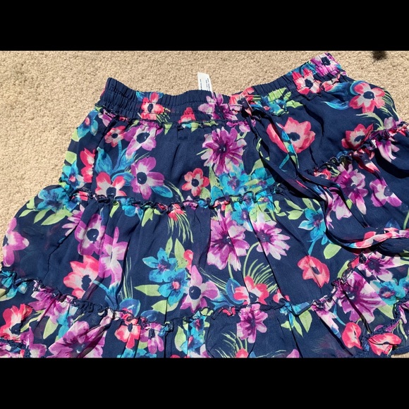 Women’s barely worn Aeropostale skirt - Picture 2 of 3